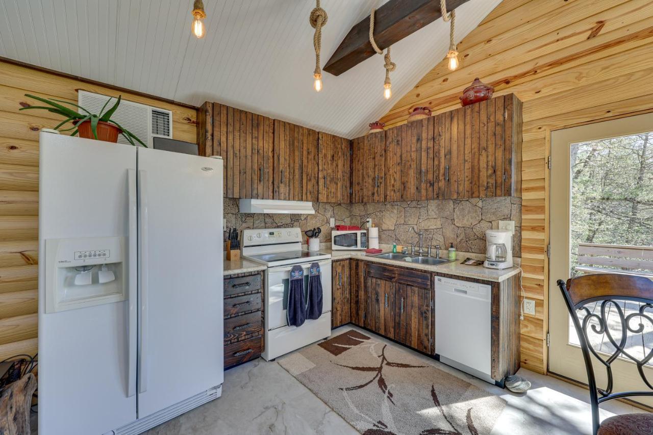Cliffside Eureka Springs Cabin With Beaver Lake View Exterior foto