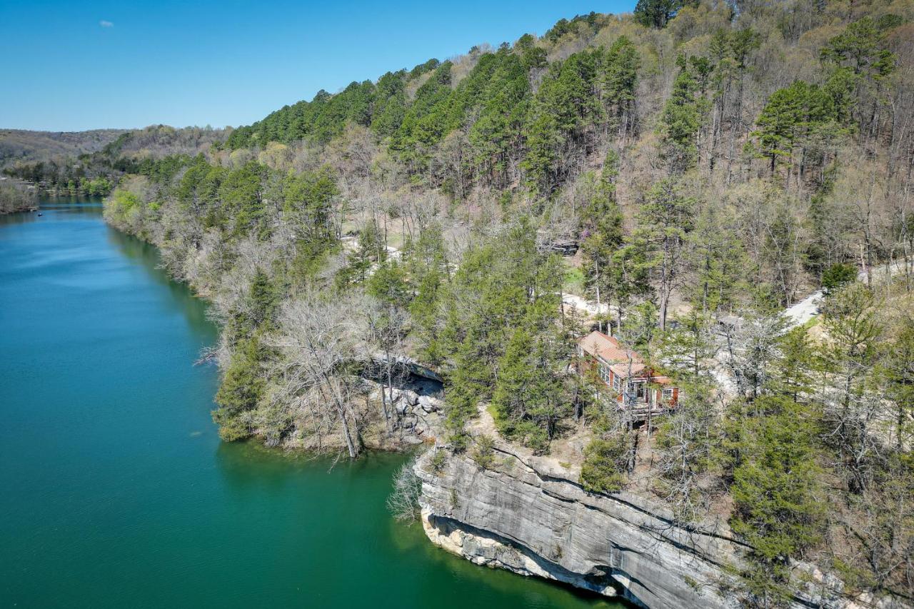 Cliffside Eureka Springs Cabin With Beaver Lake View Exterior foto
